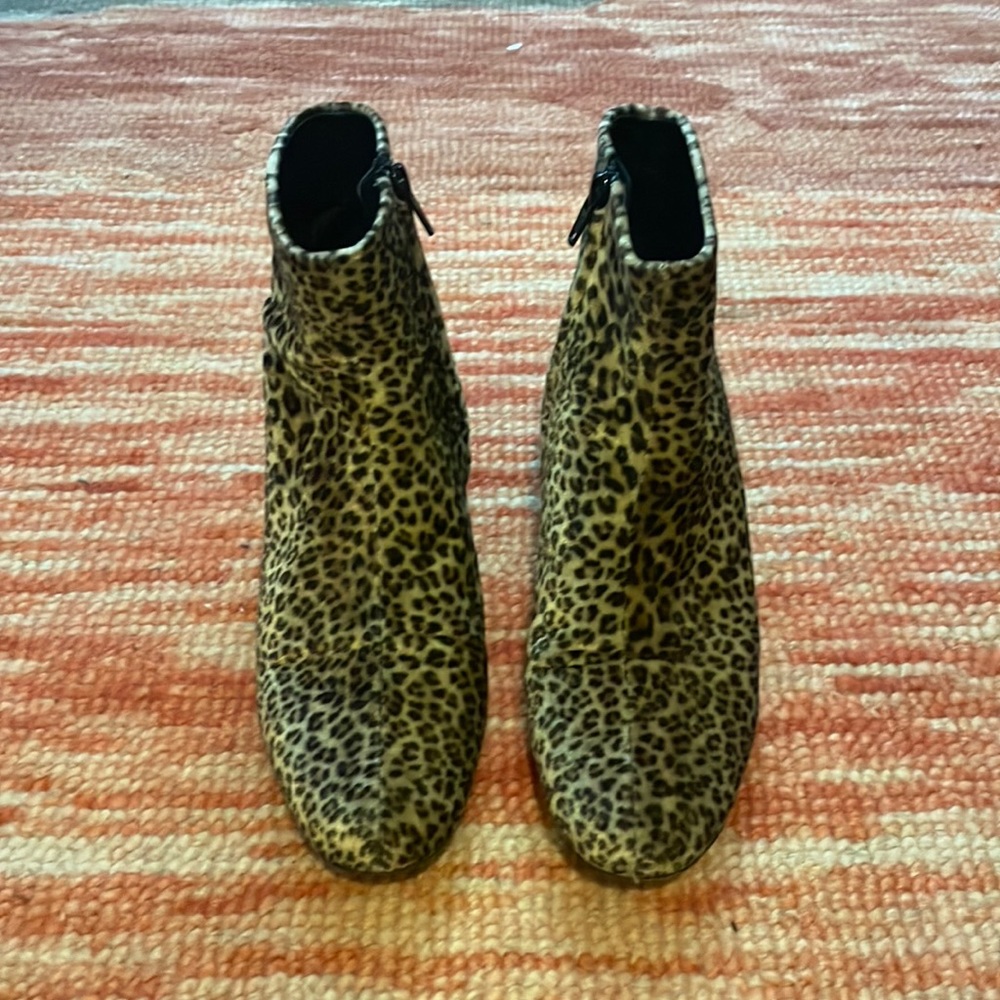 Amazing leopard print Saint Laurent Boots!